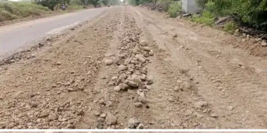 परंडा - वारदवाडी रस्त्याच्या कामाचा दर्जा घसरला